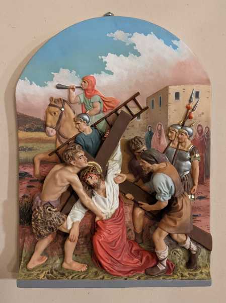 5-THE-CYRENIAN-HELPS-JESUS-TO-CARRY-HIS-CROSS